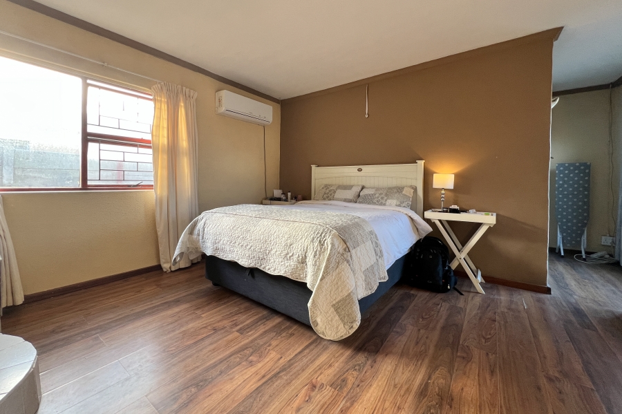5 Bedroom Property for Sale in Vredekloof Western Cape